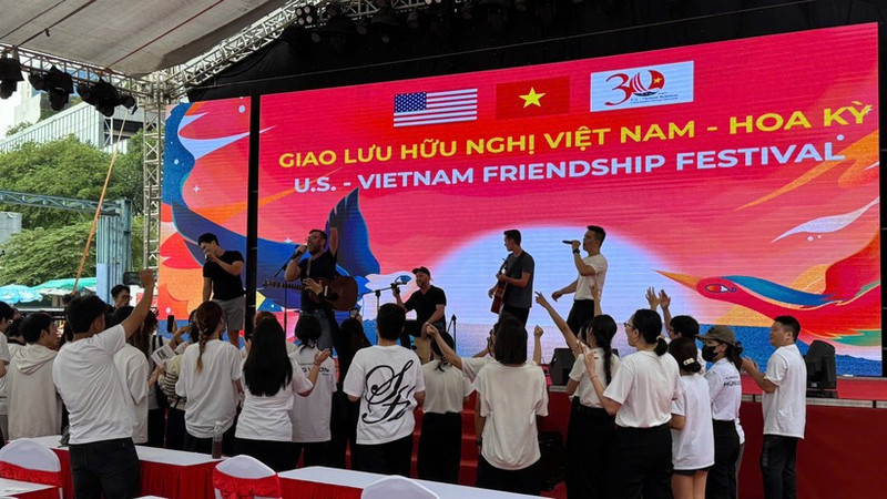 Le Festival d’amitié Vietnam – États-Unis (U.S.-Vietnam Friendship Festival) a été officiellement inauguré dans la soirée du 6 septembre à Ho Chi Minh-Ville. Photo : htv.com.vn