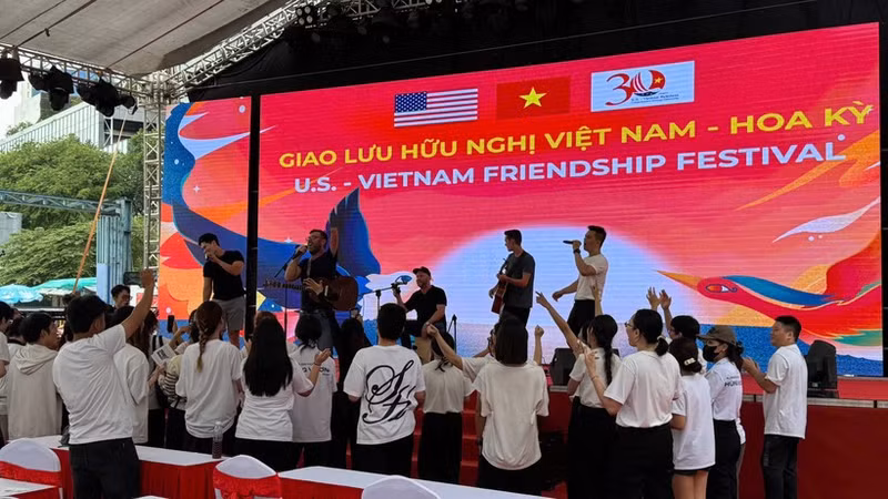 Le Festival d’amitié Vietnam – États-Unis (U.S.-Vietnam Friendship Festival) a été officiellement inauguré dans la soirée du 6 septembre à Ho Chi Minh-Ville. Photo : htv.com.vn