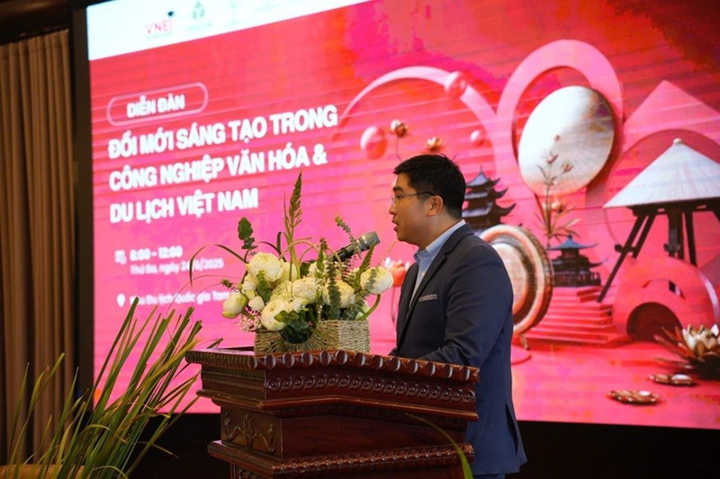 Le Dr Nguyen Trung Dung, président du Réseau vietnamien pour l’innovation et l’entrepreneuriat dans l’enseignement supérieur (VNEI) s'exprime lors du forum. Photo : VOV.