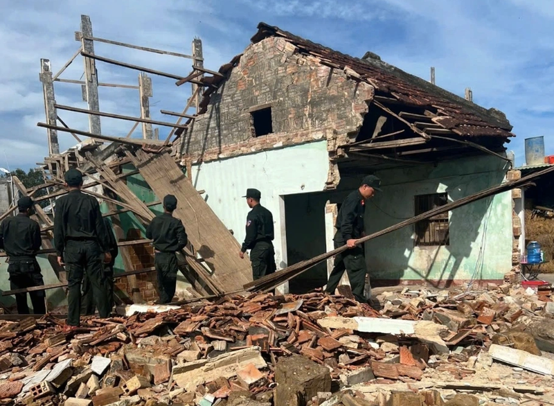 Le typhon Kalmaegi cause de lourds dégâts. Photo : Thanhnien.