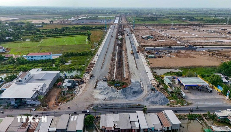 Route menant au parc industriel VSIP Can Tho à l'intersection avec la route nationale 80. Photo : VNA.