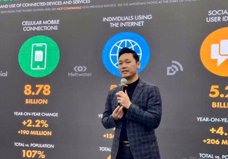 Tran Van Trong, secrétaire général de l’Association vietnamienne du commerce électronique (Vecom) s'exprime lors de l'événement. Photo : Baodautu.