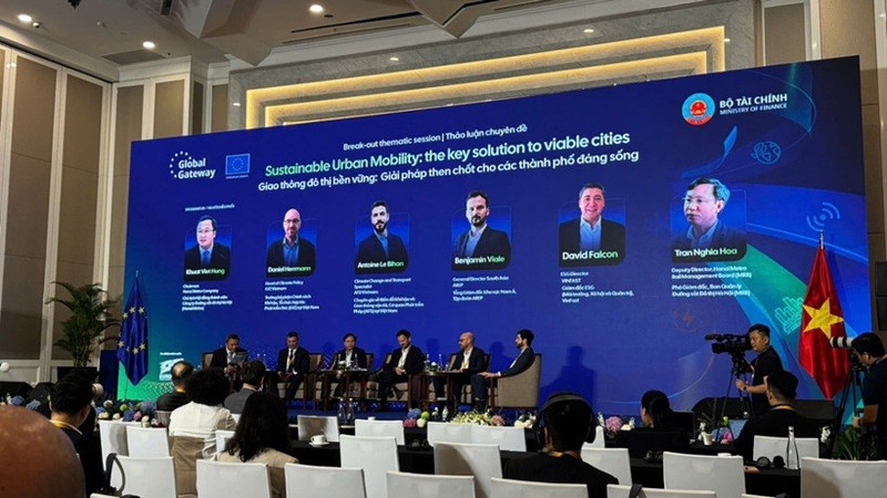 Le colloque « Transport urbain durable : solutions clés pour des villes agréables à vivre ». Photo : VnEconomy.