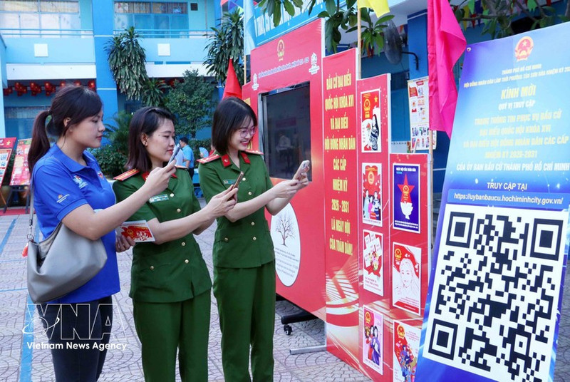 Hô Chi Minh-Ville affirme son rôle pionnier dans l’application des technologies numériques à la préparation et à l’organisation des élections de l’Assemblée nationale et des Conseils populaires. Photo : VNA.