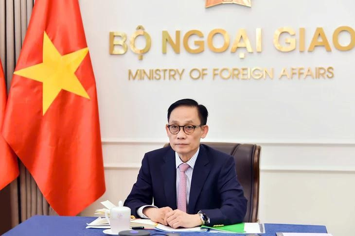 Le Hoai Trung, membre du Bureau politique et ministre des Affaires étrangères du Vietnam. Photo: Tuoitre.