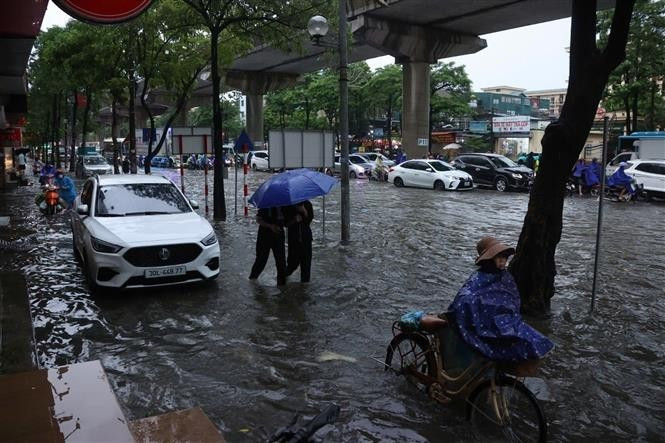 De fortes pluies provoquent les inondations à Hanoi. Photo : VNA.
