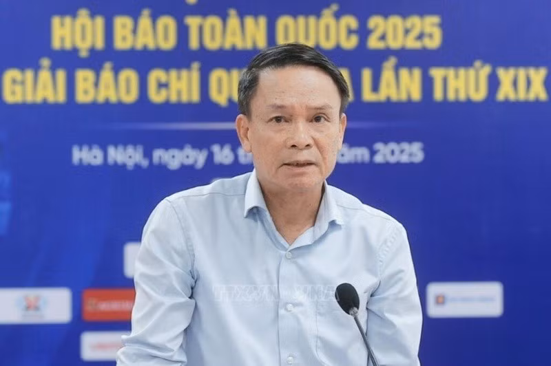 Nguyen Duc Loi, vice-président permanent de l'Association des journalistes vietnamiens s'exprime lors de l'événement. Photo : VNA.