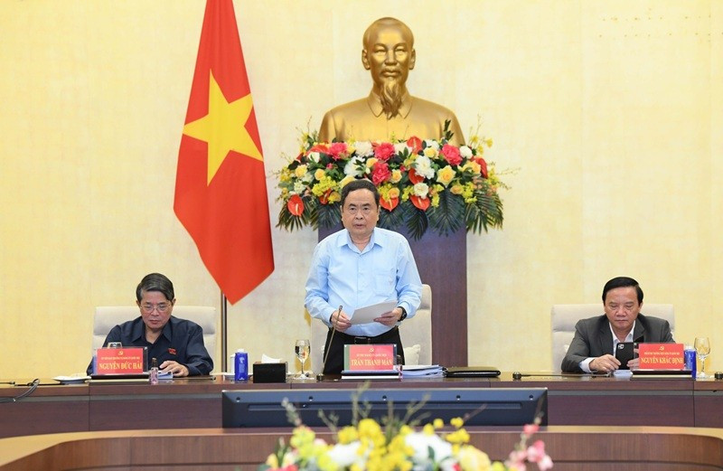 Tran Thanh Man, secrétaire du Comité du Parti de l’Assemblée nationale et président de l’Assemblée nationale, s'exprime lors de la réunion. Photo: Quochoi.