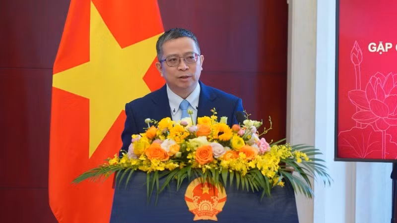 L’ambassadeur Pham Thanh Binh s’exprime lors du Programme de rencontre avec la presse 2026.