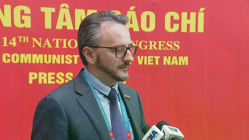 Mikhail Kostrikov, rédacteur en chef adjoint du journal Pravda et membre du Comité central du Parti communiste de la Fédération de Russie. Photo: VNA.