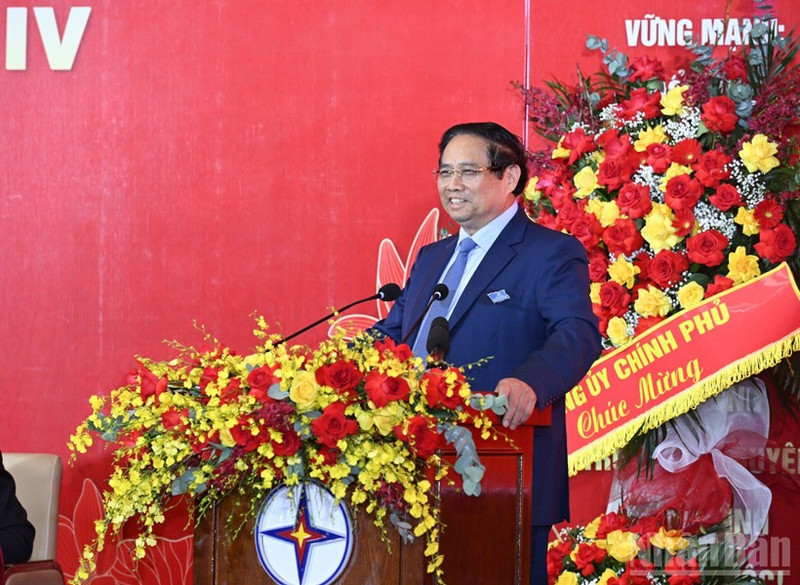 Le Premier ministre Pham Minh Chinh prend la parole lors du IVe Congrès du Comité du Parti de l’Électrique du Vietnam pour le mandat 2025-2030. Photo : NDEL.