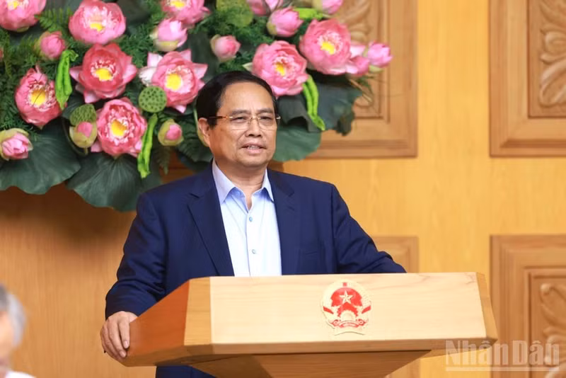 Le Premier ministre Pham Minh Chinh prend la parole à la réunion. Photo : NDEL.
