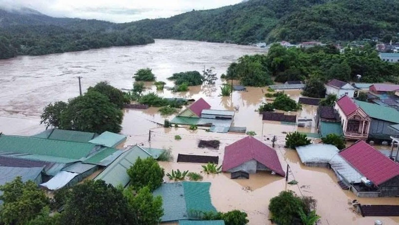 De fortes pluies ont provoqué de graves inondations dans la commune de Muong Xen, province de Nghe An. Photo : PLO.