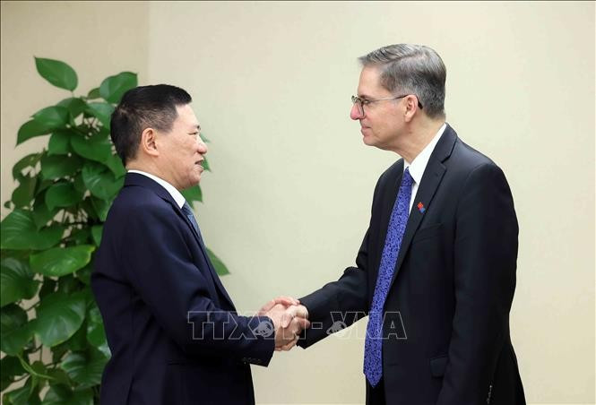 Le vice-Premier ministre Hô Duc Phoc (gauche) et le vice-président de la Banque mondiale (BM) pour l'Asie de l'Est et le Pacifique, Carlos Felipe Jaramillo. Photo : VNA.