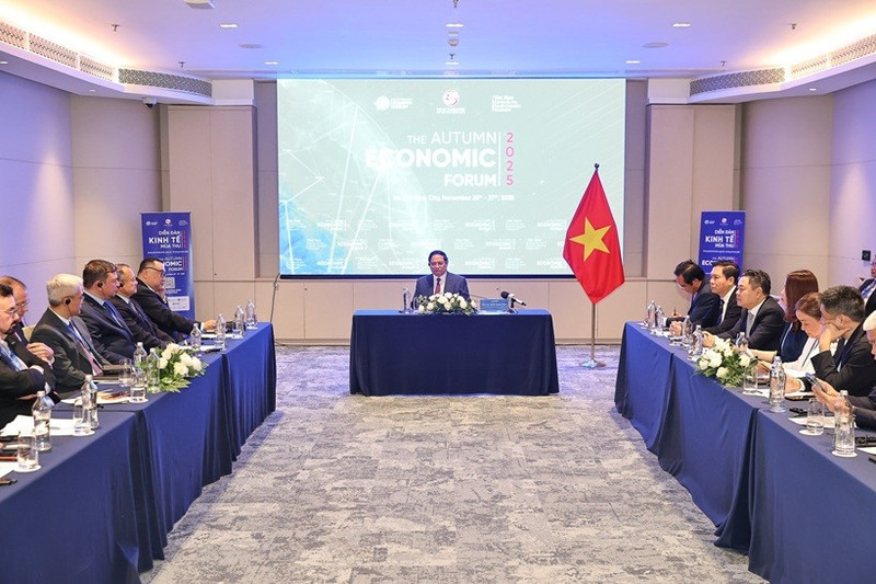 Le Premier ministre Pham Minh Chinh rencontre des responsables de groupes financiers internationaux. Photo : VGP.