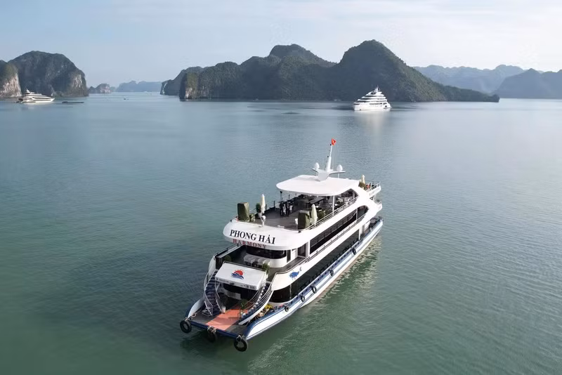 Bateau touristique dans la baie d’Ha Long. Photo : Dantri.