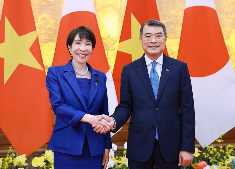 Le Premier ministre vietnamien Le Minh Hung et la Première ministre japonaise Takaichi Sanae. Photo : VNA.