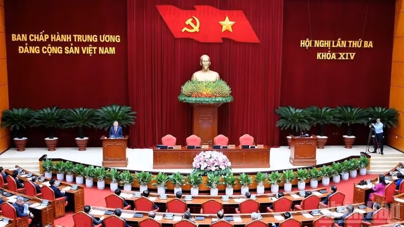 Le 3e Plénum du Comité central du Parti du XIVe mandat s’achève le 24 juillet à Hanoï. Photo : Nhân Dân.