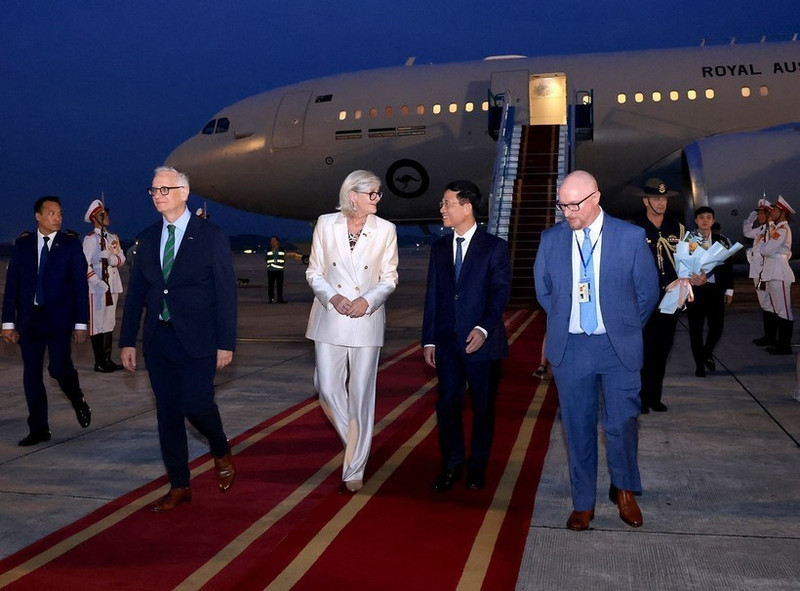  La gouverneure générale d'Australie, Sam Mostyn, et son épouse sont arrivées à Hanoï le soir du 9 septembre, entamant leur visite d'État de quatre jours au Vietnam. Photo : VNA.