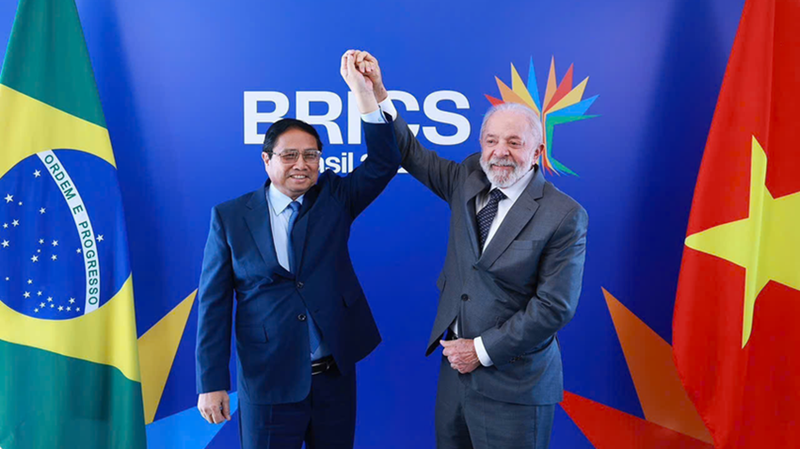 Le Premier ministre Pham Minh Chinh (à gauche) et le président brésilien Luiz Inacio Lula da Silva. Photo : VNA.