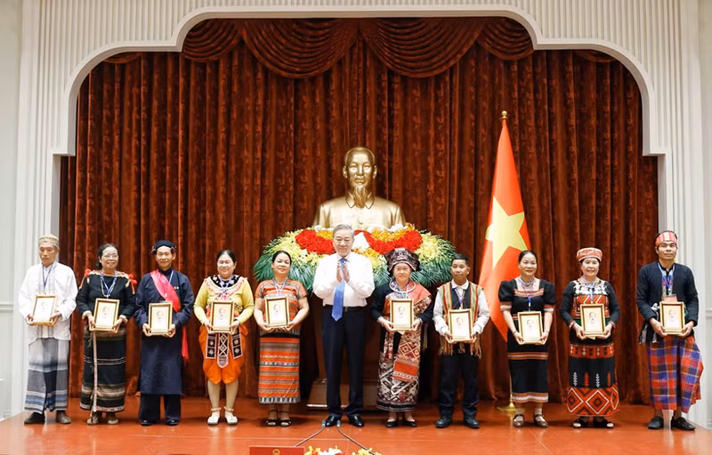 vna-potal-tong-bi-thu-chu-tich-nuoc-tiep-cac-gia-lang-truong-ban-nghe-nhan-nguoi-co-uy-tin-tieu-bieu-toan-quoc-8709697.png