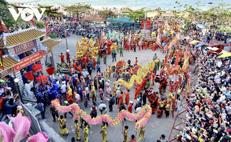 De nombreuses activités folkloriques à la fête du temple Dinh Co - Long Hai. Photo : VOV.