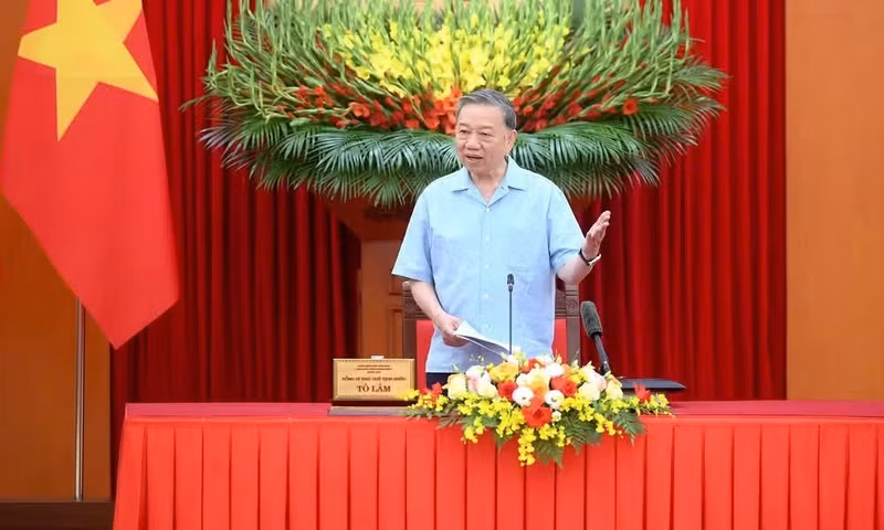 Le secrétaire général du Parti et président de la République, To Lam, s'exprime lors de la réunion. 