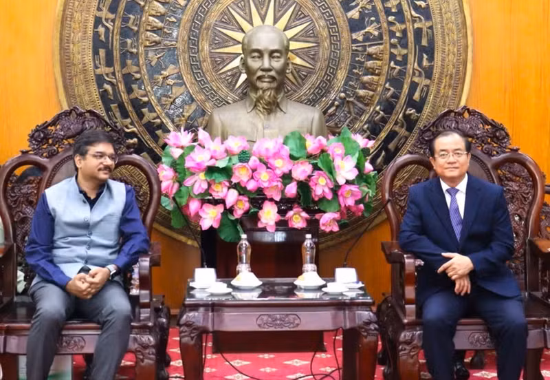 Vipra Pandey, consule générale de l'Inde à Hô Chi Minh-Ville et Nguyen Hong Thanh, vice-président permanent du Comité populaire provincial de Tay Ninh. Photo : VNA.
