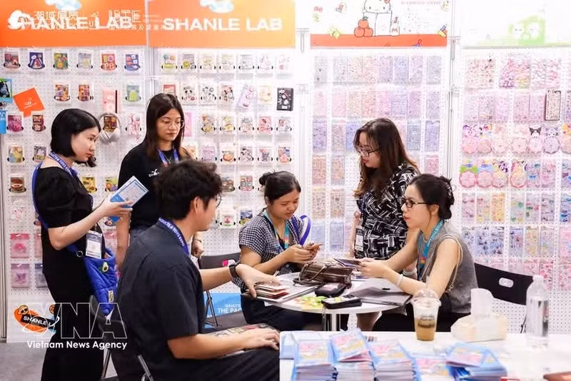 Des entreprises recherchent des opportunités de collaboration lors de ce salon. Photo : VNA.