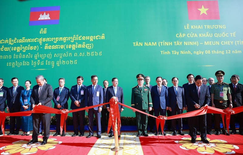 La cérémonie d’inauguration du poste-frontière international Tan Nam (province de Tay Ninh, Vietnam) – Meun Chey (province de Prey Veng, Cambodge). Photo : VNA.