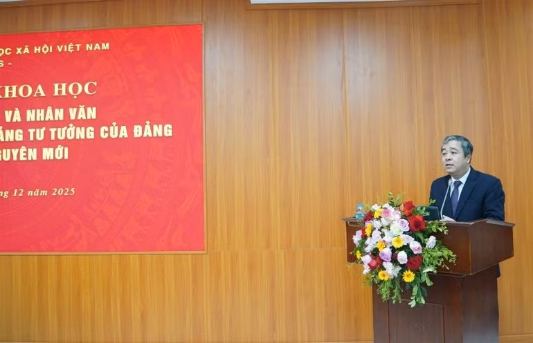 Le docteur Ngo Dong Hai, membre du Comité central du Parti et vice-chef de la Commission centrale de la sensibilisation, de l'éducation et de la mobilisation des masses s'exprime lors de l'événement. Photo : NDEL.
