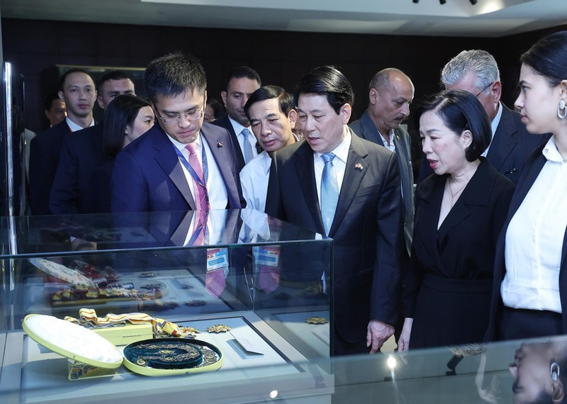 Le président vietnamien Luong Cuong, accompagné de son épouse et d’une délégation de haut niveau, se rend au musée Gamal Abdel Nasser, au Caire. Photo : VNA.