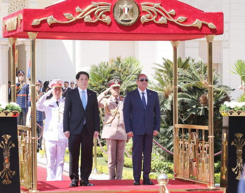 Cérémonie d’accueil en l’honneur du président vietnamien Luong Cuong. Photo : VNA.
