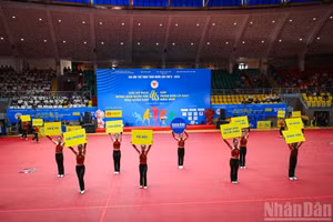 [En images] Hai Phong vibre au rythme du Championnat national de tennis de table du journal Nhân Dân