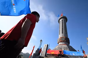 Aux confins du Vietnam, la jeunesse cultive le patriotisme et la solidarité