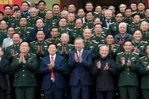 [En images] Le leader du PCV rencontre des généraux à la retraite
