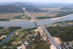 Le pont Ky Lo, le plus grand ouvrage de l’autoroute Nord-Sud