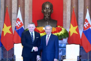 [En images] Le secrétaire général et président To Lam reçoit le Premier ministre slovaque Robert Fico