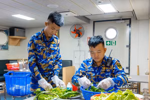 [Photo] Des repas qui réchauffent les cœurs en pleine mer