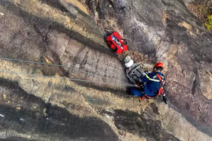 Exercice de sauvetage en rappel et en mer à Son Tra