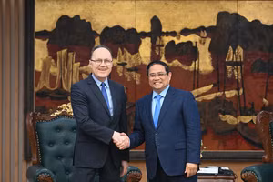 [En images] Le Premier ministre Pham Minh Chinh reçoit l’ambassadeur de Russie au Vietnam
