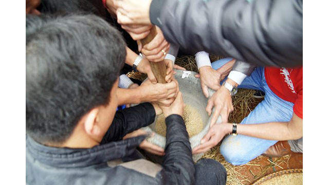La fête de la cuisson du riz au village Thi Câm ảnh 6