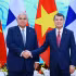 Le Premier ministre Le Minh Hung (à droite) rencontre le président de la République du Panama, José Raúl Mulino Quintero. Photo : VNA