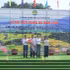 Les responsables du Service de la culture, des sports et du tourisme de la province de Lao Cai remettent le prix du « Meilleur village de tourisme communautaire 2025 » à la commune de Nghia Do. (Photo : CONG HAI)