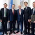 Le président du Comité populaire de la ville de Dà Nang, Nguyên Manh Hung (troisième à partir de la gauche), lors d'une réunion avec des dirigeants du PNUD à New York. Photo : VNA.