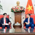 Le vice-ministre vietnamien des Affaires étrangères, Ngo Le Van (à droite) et le président de l’Institut de recherche économique pour l’ASEAN et l’Asie de l’Est (ERIA), Tetsuya Watanabe. Photo : VNA.