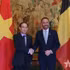 Le ministre vietnamien des Affaires étrangères Le Hoai Trung (à gauche) rencontre le vice-Premier ministre et ministre belge des Affaires étrangères, Maxime Prévot. Photo : QDND.