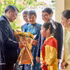 Le Premier ministre vietnamien Le Minh Hung et des représentants de la communauté d'origine vietnamienne, des cadres et employés des représentations vietnamiennes. Photo : VNA.