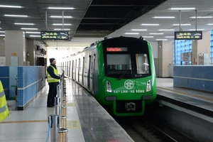 Un métro en service sur la ligne Cat Linh – Ha Dong. Photo : qdnd.vn