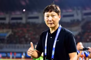 Les changements opérés par l'entraîneur Kim Sang-sik, tant dans la composition de l'équipe que dans son dispositif tactique, permettent au Vietnam de s'imposer largement. (Photo : VFF)
